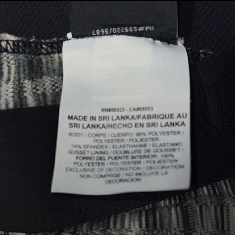 ❗️Nike❗️NWOT Black and Gray Patterned Warming Leggings 💠Sz M 💠 - Picture 6 of 6